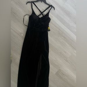 NEVER WORN / HAS TAGS / Dillard All Black Open Back Velour Dress / Size: 7